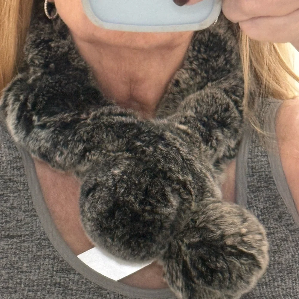 NWT Luxurious Real Fur Scarf in Gray - Picture 1 of 6